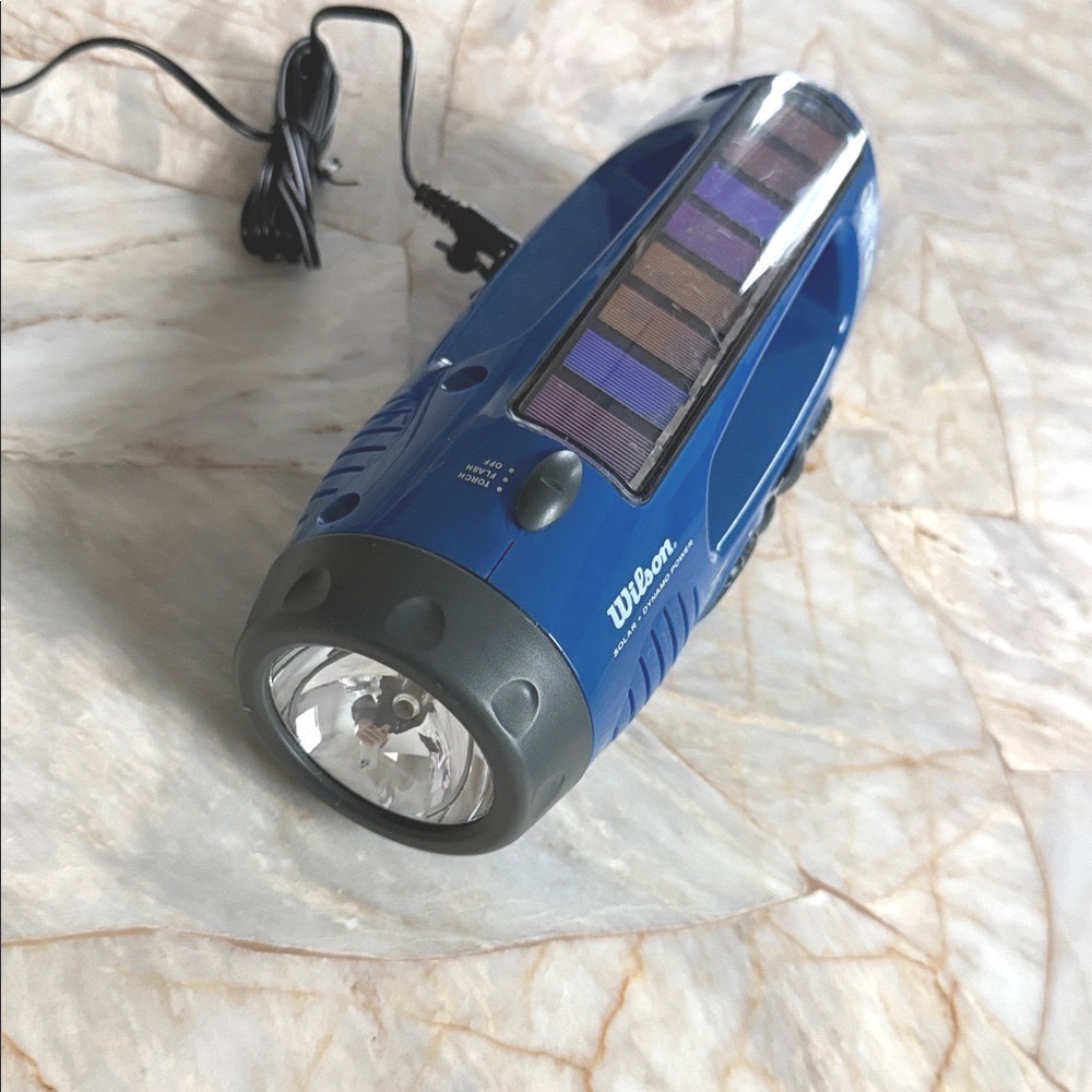 Wilson WFSD75B AM/FM Solar Dynamo Flashlight Radio Emergency Siren Blue AC Power